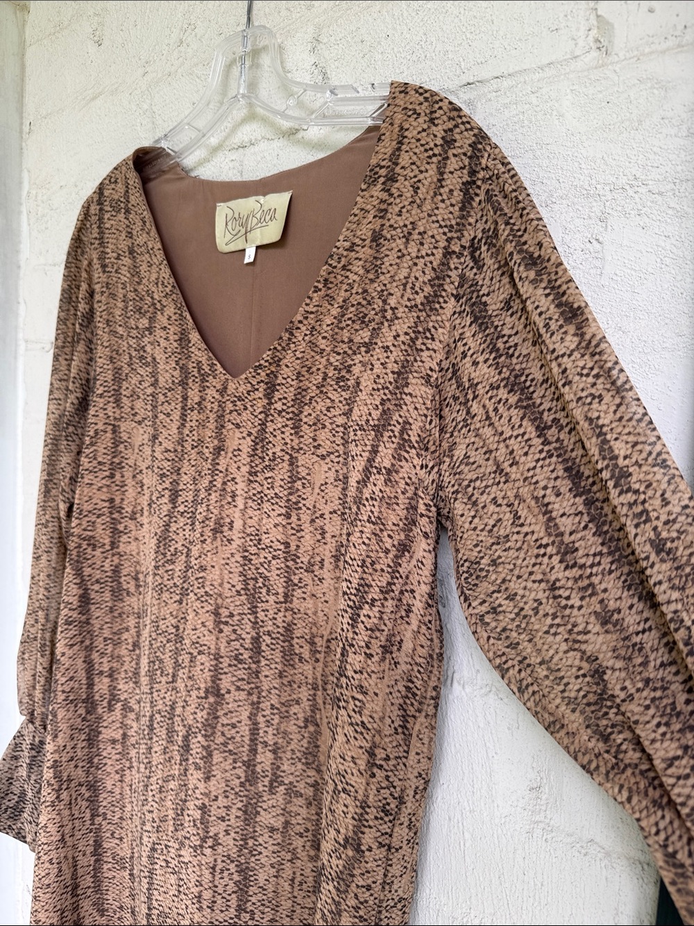 Rory Beca Snakeskin Print Georgette V-Neck Shift Dress Size Small - Picture 5 of 12